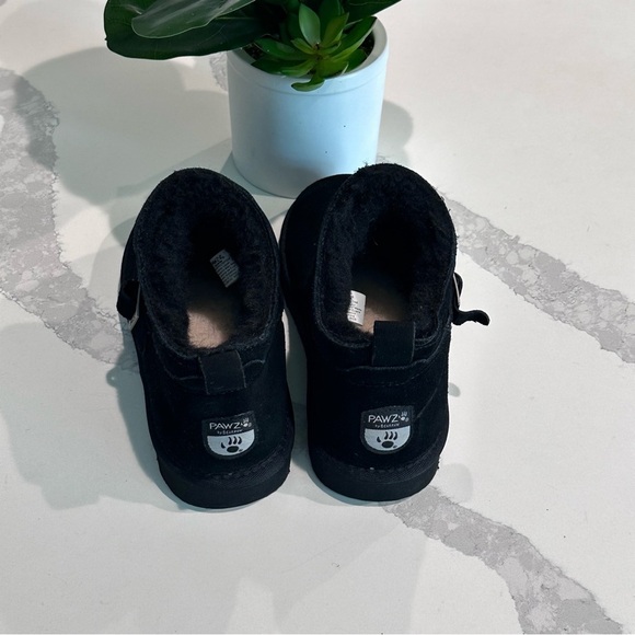 Like new BearPaw booties black ankle fall and winter suede booties size 7.5/8 - Picture 5 of 10